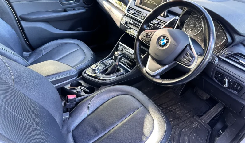 BMW 225-Xe 2017 full