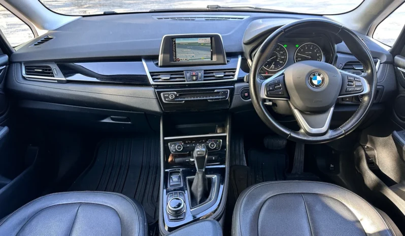 BMW 225-Xe 2017 full