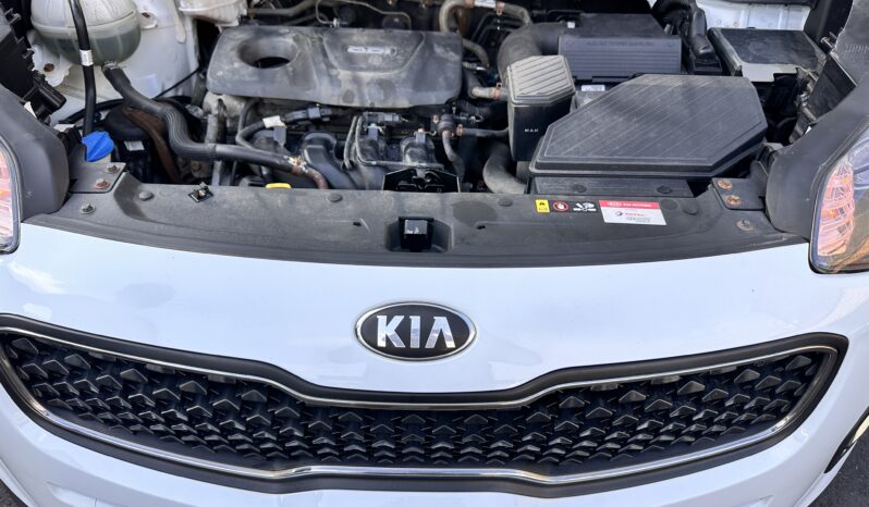 
								MANUAL 1.6 Petrol 2017 Kia Sportage_12 month MOT_150k Miles_Bluetooth_x2 Keys_Hpi Clear_ full									