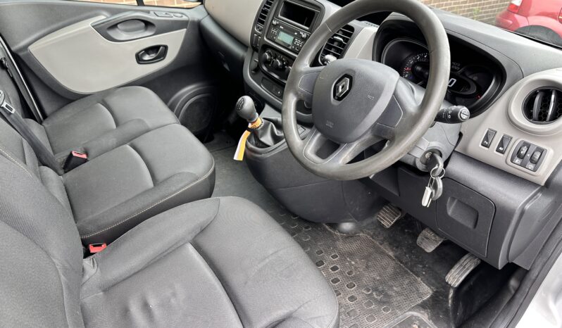 
								9 SEATER_1.6 Diesel_Manual 2015 Renault Traffic_7m MOT_145k Miles_x2 Keys_Bargain PRICE full									